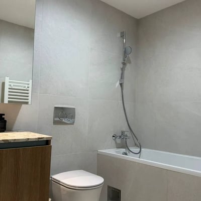 Alquiler de un amplio apartamento de 3 habitaciones, 86 m², Belgrado, Serbia